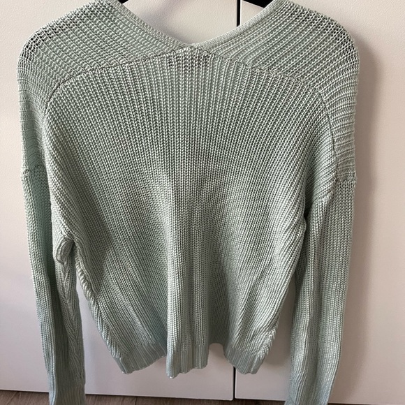 Green sweater - Picture 2 of 2